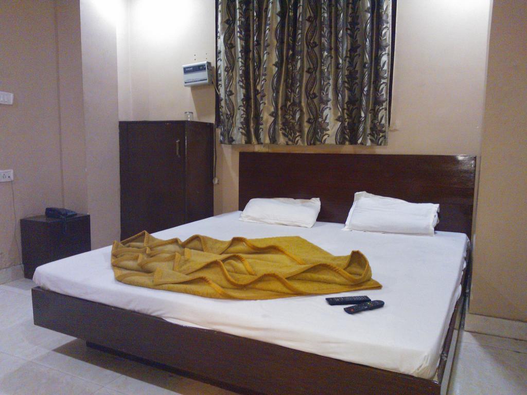 Hotel Hridey Inn Нью-Дели Экстерьер фото