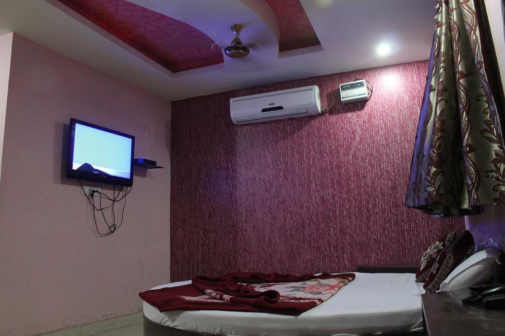 Hotel Hridey Inn Нью-Дели Экстерьер фото