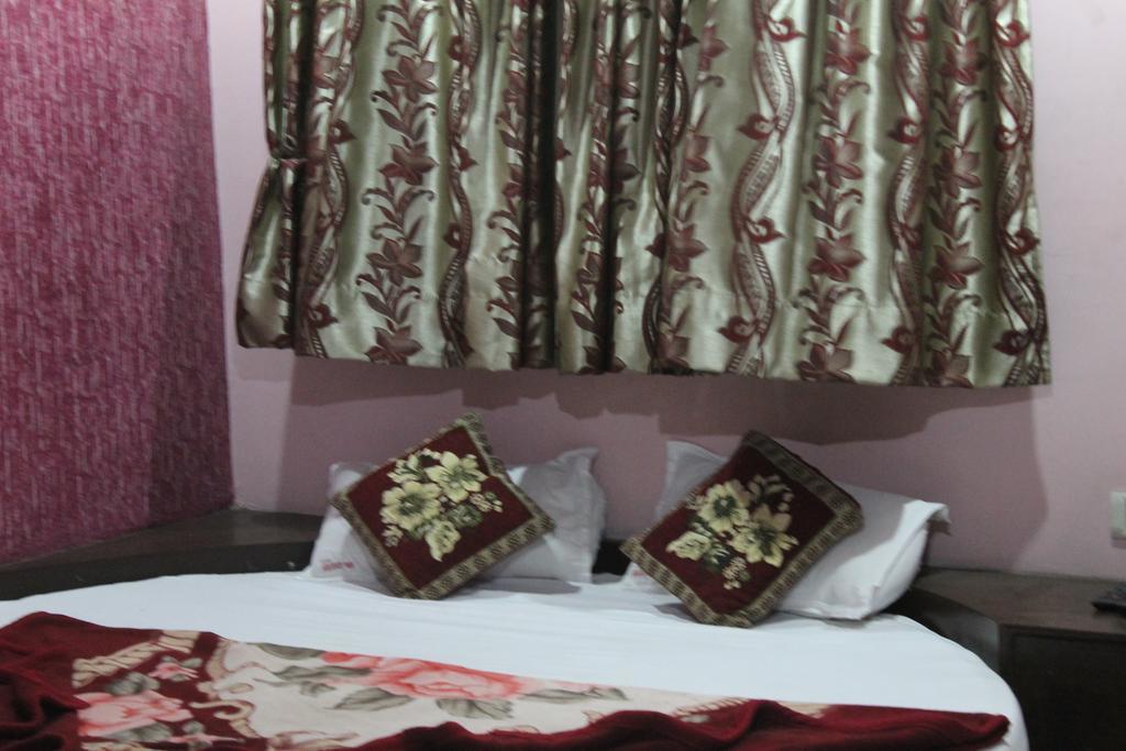 Hotel Hridey Inn Нью-Дели Экстерьер фото