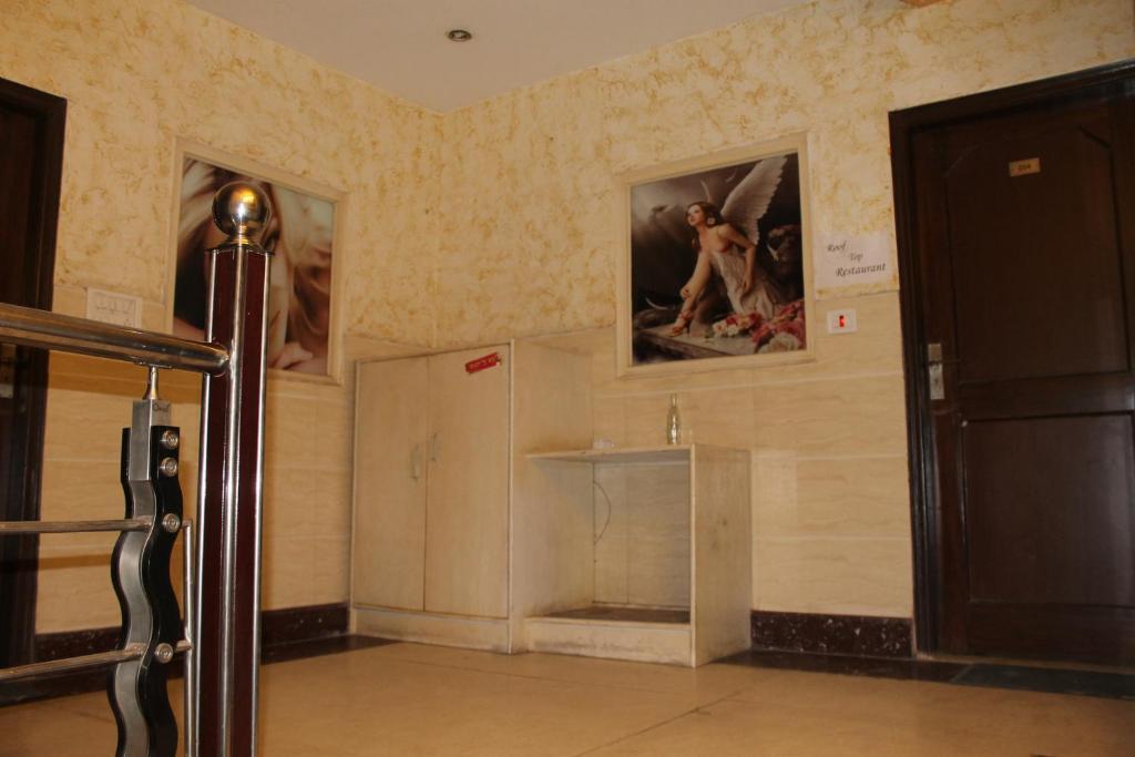 Hotel Hridey Inn Нью-Дели Экстерьер фото
