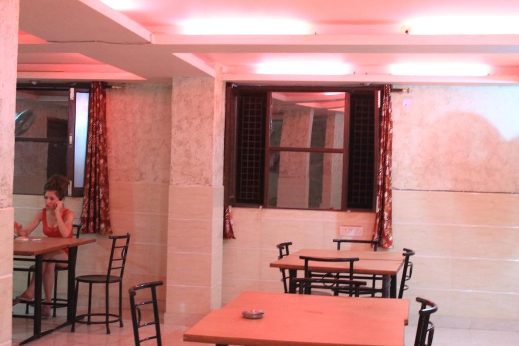 Hotel Hridey Inn Нью-Дели Экстерьер фото
