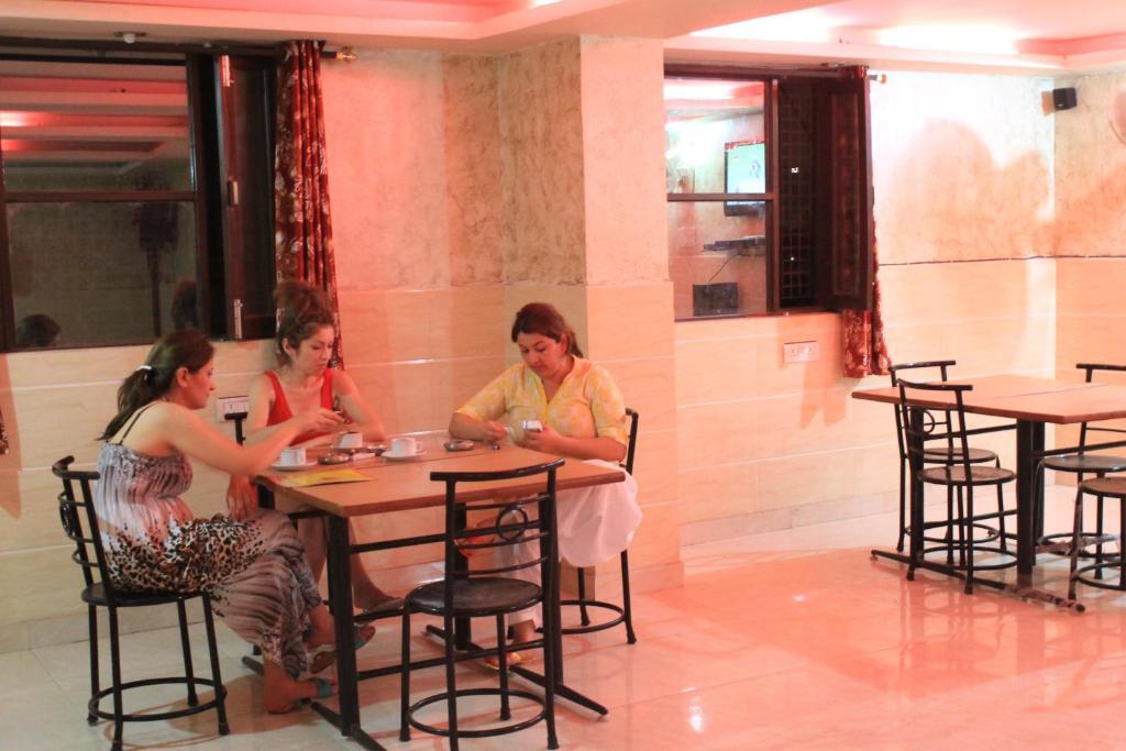 Hotel Hridey Inn Нью-Дели Экстерьер фото
