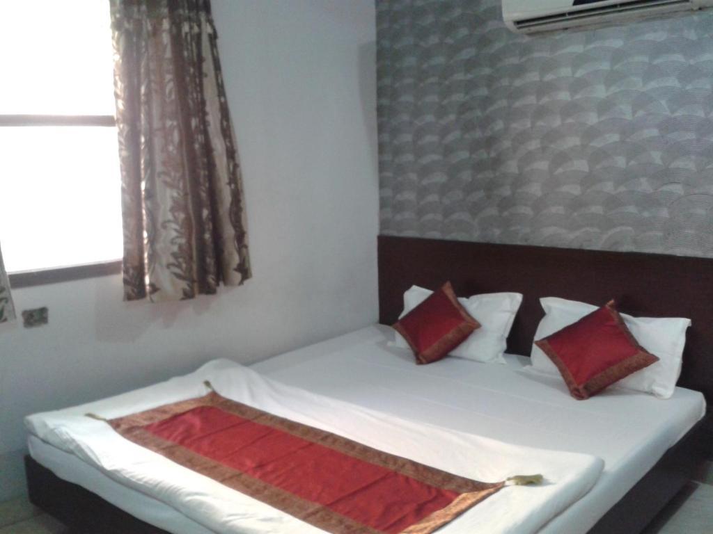 Hotel Hridey Inn Нью-Дели Номер фото